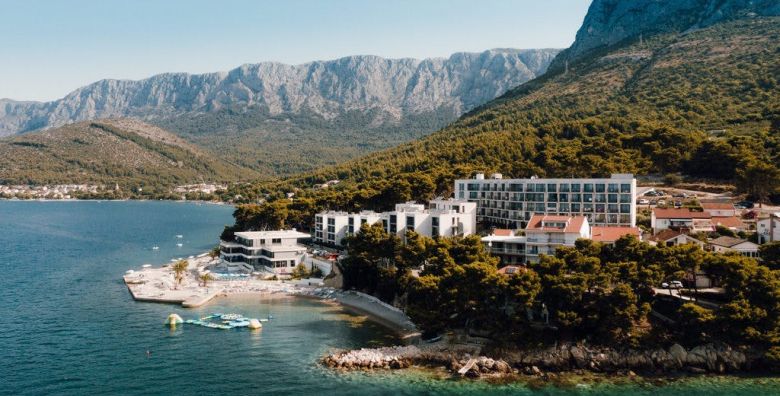 Park Villas by Morenia  Najam Deluxe kamping vile s privatnim bazenom Podaca Hrvatska  220 EUR  2x nocenje u kamping vili s privatnim grijanim bazenom za do 2 osobe Koristenje hotelskih grijanih vanjskih bazena