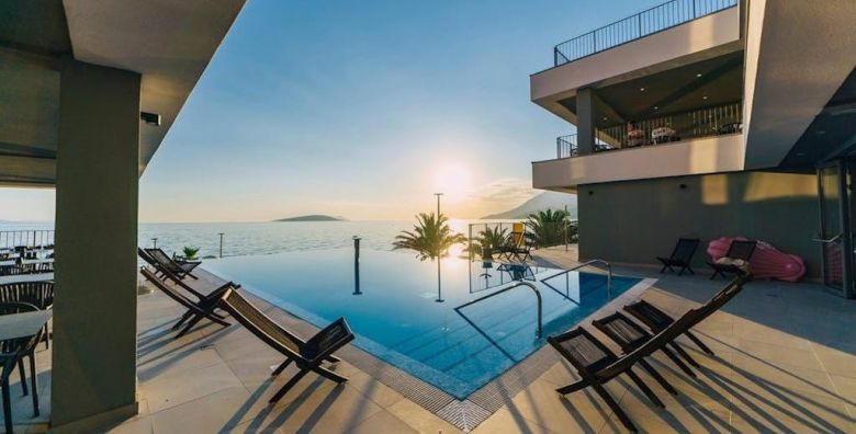 Park Villas by Morenia  All inclusive odmor u Deluxe kamping vili s privatnim bazenom Podaca Hrvatska  420 EUR  2x nocenje u kamping vili s privatnim grijanim bazenom za 2 osobe All inclusive