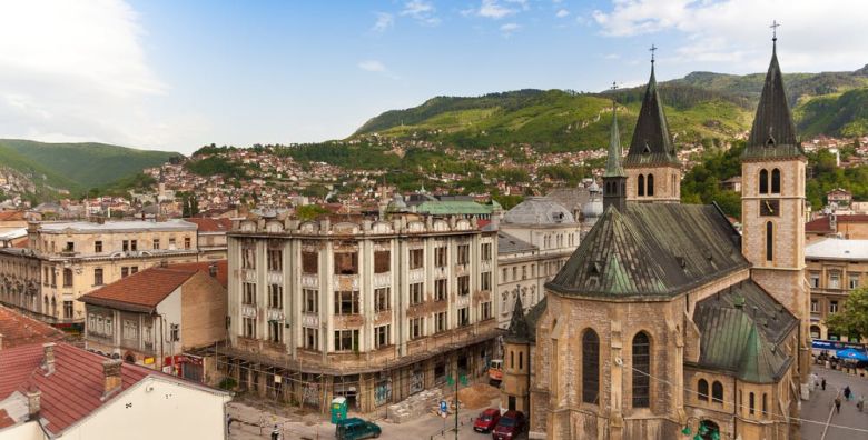 Hotel Boss  Jesenski odmor u centru Sarajeva Sarajevo Bosna i Hercegovina  150 EUR  2x nocenje u Deluxe sobi s pogledom na grad za 2 osobe dijete do 6 godina besplatno  Dorucak