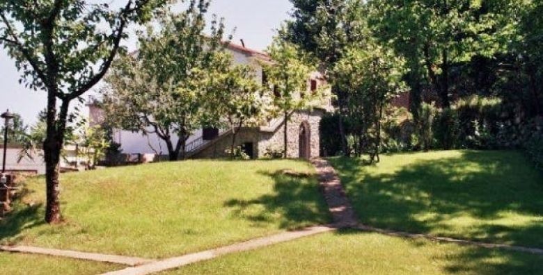 Apartmani Kestenovi dvori  Odmor na Opatijskoj rivijeri Lovran Hrvatska  45 EUR  1x nocenje u apartmanu za 4 osobe Posteljina i rucnici