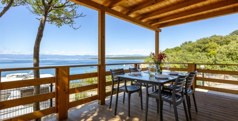 Glavotok Premium Green Camp  Jesenski odmor na otoku Krk Krk Hrvatska  165 EUR  2x nocenje u Premium mobilnoj kucici 4 1 za 4 osobe 1 dijete do 11 99 godina besplatno  Dorucak