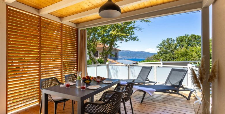 Glavotok Premium Green Camp  Jesenski odmor na otoku Krk Krk Hrvatska  199 EUR  2x nocenje u Deluxe Family Home 4 2 mobilnoj kucici za 4 osobe 2 djece do 12 99 godina besplatno ili 5 odraslih osoba Dorucak