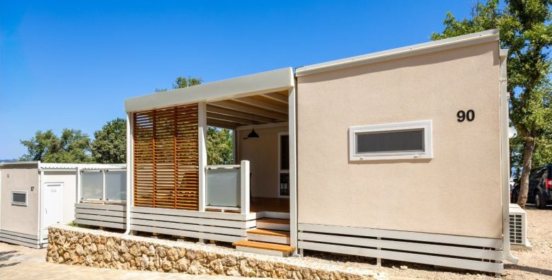 Glavotok Premium Green Camp  Jesenski odmor na otoku Krk Krk Hrvatska  499 EUR  5x nocenje u Deluxe Family Home 4 2 mobilnoj kucici za 4 osobe 2 djece do 12 99 godina besplatno ili 5 odraslih osoba Dorucak