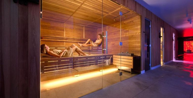 Grand Hotel View  Romanticna wellness jesen na Bracu  72 satna akcija Postira Hrvatska  248 EUR  2x nocenje u dvokrevetnoj Superior sobi s balkonom pogled more za 2 osobe Polupansion s ukljucenim bezalkoholnim picem