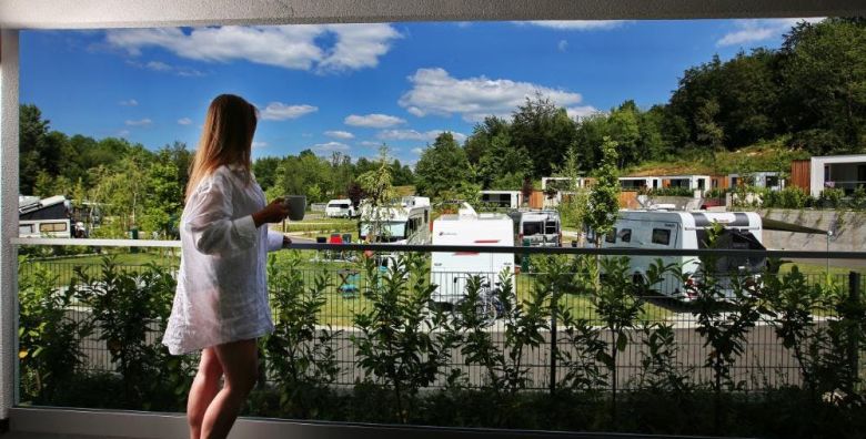 Camping Plitvice  Jesen u vrhunskom kampu uz ukljucen dorucak za parove Smoljanac Hrvatska  309 EUR  2x nocenje u Premium mobilnoj kucici za 2 osobe Dorucak