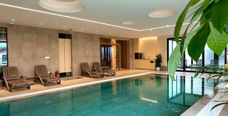 VSG Resort  Produzeno ljeto i wellness odmor na otoku Krku Klimno Hrvatska  279 EUR  2x nocenje u dvosobnom Deluxe apartmanu s privatnom terasom 4 2 za 2 osobe Koristenje unutrasnjeg grijanog bazena saune i vanjskog jacuzzija uz prethodnu rezervaciju 