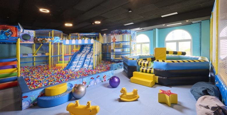 Aminess Vival Lisanj Family Hotel  Obiteljski all inclusive light s animacijom  Posebna akcijska cijena Novi Vinodolski Hrvatska  313 EUR  2x nocenje u dvokrevetnoj Standard sobi za 2 osobe  1 dijete do 14 99 godina besplatno  All inclusive light