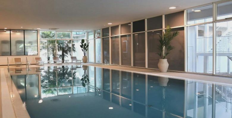 Hotel Olympia  Obiteljsko jesensko wellness opustanje u Vodicama  Junior suite Vodice Hrvatska  452 EUR  2x nocenje u Junior Suite za 2 osobe 2 djece do 17 99 godina besplatno  Polupansion