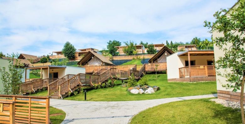 Glamping Bioterme  Jesenski ili zimski vikend glamping u jedinstvenim termama Mala Nedelja Slovenija  260 EUR  2x nocenje u glamping villi za 2 osobe Polupansion
