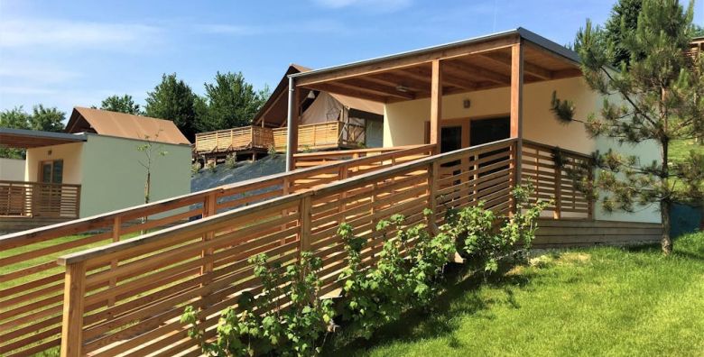 Glamping Bioterme  Jesenski ili zimski mini glamping odmor u jedinstvenim termama Mala Nedelja Slovenija  152 EUR  1x nocenje u glamping villi za 2 osobe Polupansion