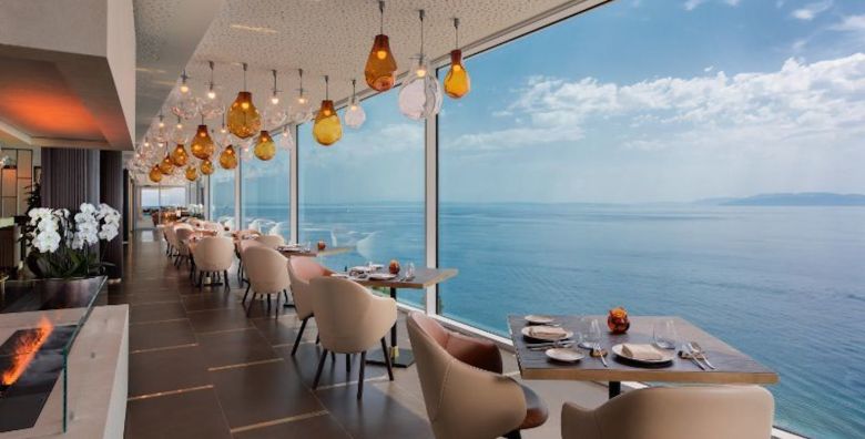 Hilton Rijeka Costabella Beach Resort  Spa  Foodie Experience  Opustanje tijekom tjedna Rijeka Hrvatska  505 EUR  2x nocenje u dvokrevetnoj King Guestroom sobi s pogledom na more i balkonom za 2 osobe Bogati buffet dorucak u hotelskom restoranu The Kitchen