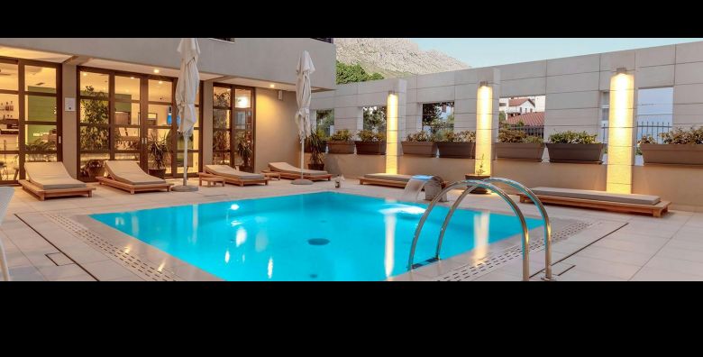 Hotel Nestos  Last minute Gastro  wellness opustanje na makarskoj rivijeri Omis Hrvatska  219 EUR  2x nocenje u Superior dvokrevetnoj sobi s dodatnim lezajem i balkonom za 2 osobe dijete do 4 99 godina i dijete do 6 99 godina besplatno  Polupansion
