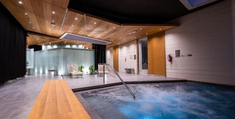 D Resort Sibenik  Obiteljska jesenska bajka uz more  Posebna akcija Sibenik Hrvatska  258 EUR  2x nocenje u Superior sobi s pogledom na more za 2 osobe 1 dijete do 11 99 godina besplatno  Bogati buffet dorucak
