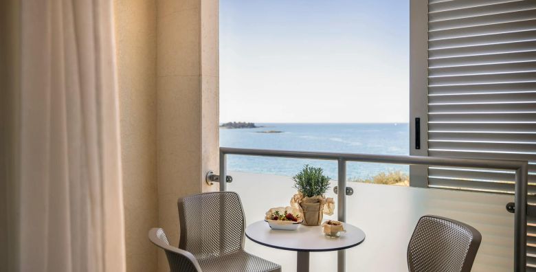 Resort Belvedere  Last minute obiteljski odmor u Vrsaru Vrsar Hrvatska  230 EUR  2x nocenje u dvokrevetnoj Superior sobi s pomocnim lezajem i balkonom za 2 osobe 1 dijete do 11 99 godina besplatno  Polupansion dorucak i vecera 