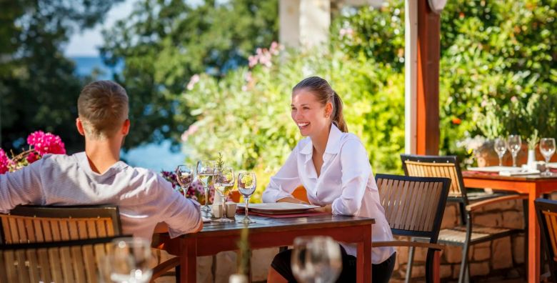 All inclusive Resort Funtana  Jesenski all inclusive odmor Funtana Hrvatska  238 EUR  2x nocenje u Superior dvokrevetnoj sobi s balkonom za 2 osobe All inclusive dorucak rucak vecera i pice 