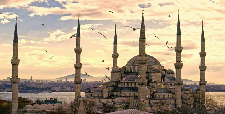 4 dnevni Istanbul Istanbul Turska  419 EUR  3x nocenje u dvokrevetnoj sobi 4 hotela u starom dijelu Istanbula odlicna lokacija u centru za 1 osobu Dorucak