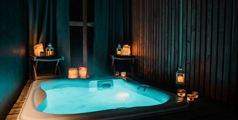Chocolate Village  Luksuzan glamping s privatnim jacuzzijem Maribor Slovenija  430 EUR  2x nocenje u luksuznoj glamping kucici Trinitario s jacuzzijem za 2 osobe Bogat dorucak dostavljen u kucicu; izbor izmedju cetiri vrste dorucka 