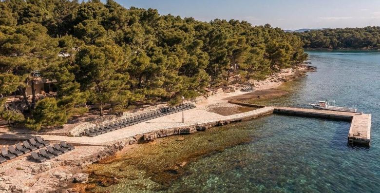 Aminess Senses Hvar Resort  All inclusive light odmor na Hvaru za 3 osobe Vrboska Hrvatska  330 EUR  5x nocenje u dvokrevetnoj Superior sobi s balkonom za 3 osobe All inclusive light