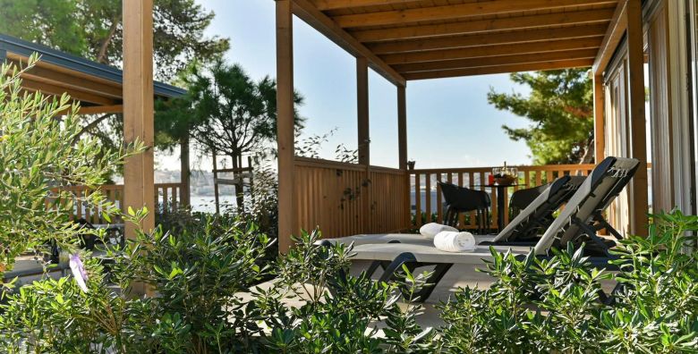 Kamp Rozac  Premium kucica  Romanticna jesen u Trogiru Okrug Gornji Hrvatska  255 EUR  3x nocenje u mobilnoj kucici Premium za 4 osobe 1 dijete do 11 99 godina besplatno  Koristenje posteljine i rucnika
