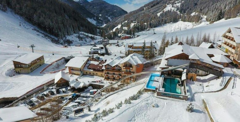Alm Resort Frühauf  Obiteljska all inclusive zima u zagrljaju planina Krems in Kärnten Austrija  562 EUR  2x nocenje u Comfort dvokrevetnoj sobi za 2 osobe 1 dijete do 9 99 godina besplatno  All inclusive