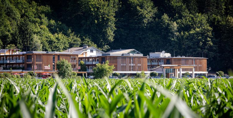 Hotel Educare  Wellness odmor uz obalu jezera Ossiach Treffen Austrija  319 EUR  2x nocenje u dvokrevetnoj Standard sobi za 2 osobe Dorucak
