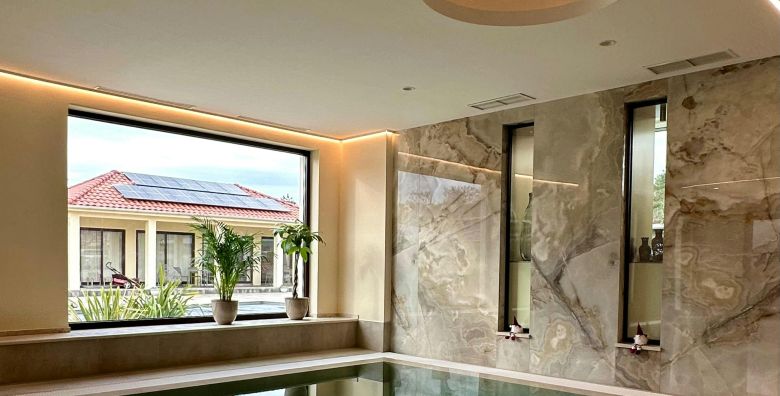 VSG Resort  Odmor na Krku s neogranicenim koristenjem unutarnjeg grijanog bazena i saune Klimno Hrvatska  220 EUR  2x nocenje u dvosobnom Deluxe apartmanu s privatnom terasom 4 2 za 4 osobe Koristenje novog unutarnjeg grijanog bazena saune i vanjskog jacuzzija uz prethodnu rezervaciju 