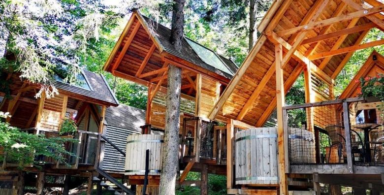 Ribno Alpine Glamping  Jesenski glamping na Bledu tijekom vikenda Bled Slovenija  298 EUR  2x nocenje u Alpine glamping kucici s drvenom kadom s toplom vodom za 2 osobe 2 djece do 12 godina besplatno  Dorucak u Hotelu Ribno