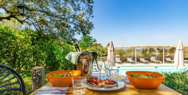 B B La Casa Medioevale  Adults only  Odmor u srcu Toskane Lamporecchio Italija  349 EUR  2x nocenje u dvokrevetnoj Standard sobi za 2 osobe Buffet dorucak