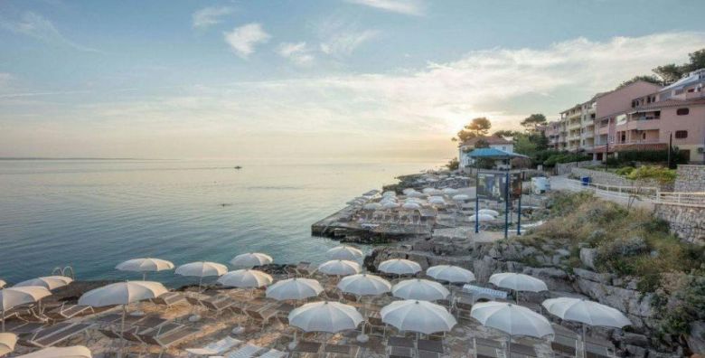 Vitality Hotel Punta  Obiteljski odmor na Losinju Veli Losinj Hrvatska  314 EUR  2x nocenje u dvokrevetnoj Standard sobi s pomocnim lezajem park strana za 2 osobe 1 dijete do 11 99 godina i 1 dijete do 4 99 godina besplatno  Polupansion