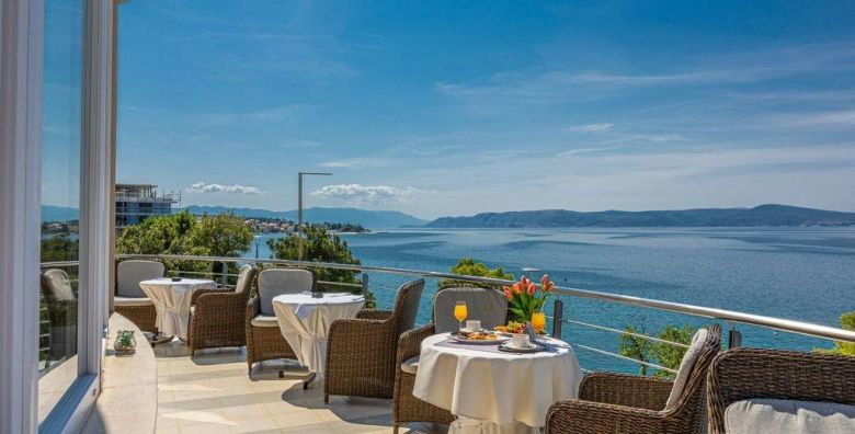 Hotel Marina  Jesenski odmor tik uz more Selce Hrvatska  252 EUR  2x nocenje u dvokrevetnoj sobi park strana za 2 osobe 1 dijete do 6 99 godina i 1 dijete do 2 99 godina besplatno  Polupansion