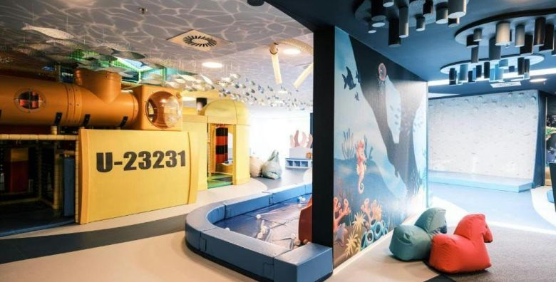 Falkensteiner Family Hotel Diadora  Last minute zabavni odmor za obitelji  Falky room 2 2 Petrcane Hrvatska  558 EUR  2x nocenje u Family Superior sobi s balkonom za 2 osobe 2 djece do 11 99 godina besplatno  Polupansion