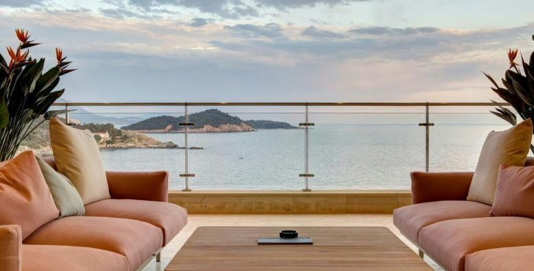 Rixos Premium Dubrovnik  Luksuzan VIP wellness u Dubrovniku u adventsko vrijeme  Standard soba Dubrovnik Hrvatska  390 EUR  2x nocenje u dvokrevetnoj Standard sobi za 2 osobe Dorucak
