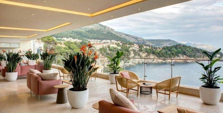 Rixos Premium Dubrovnik  Luksuzan VIP wellness u Dubrovniku u adventsko vrijeme  Superior soba Dubrovnik Hrvatska  430 EUR  2x nocenje u dvokrevetnoj Superior sobi s balkonom i pogledom na more za 2 osobe 1 dijete do 6 99 godina besplatno  Dorucak