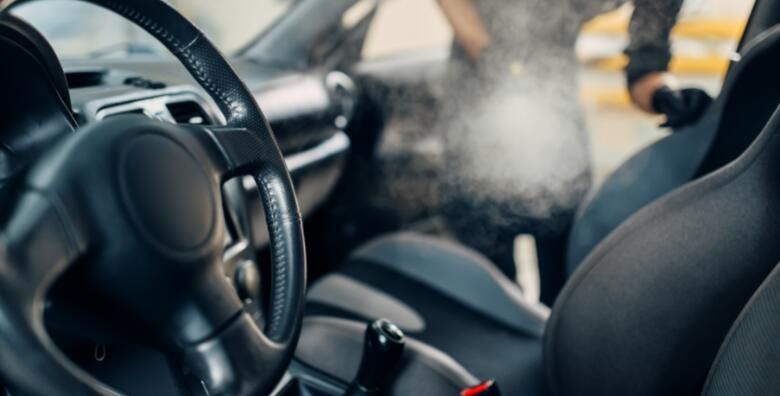 Kompletno pranje osobnog vozila  vanjsko i unutarnje pranje <br> pranje podvozja i nanosenje voska u Autopraonici Zagrepcanka