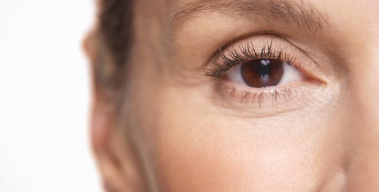 Plasma Pen  inovativnom metodom zategnite opustenu kozu gornjih kapaka i uklonite znakove starenja uz odlicne rezultate bez reza i oziljaka