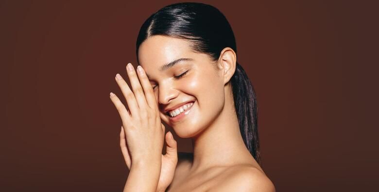 Ovih blagdana darujte svojoj kozi obnavljajucu njegu i zagladite bore uz ultrazvucno ciscenje lica kristalnu mikrodermoabraziju ultrazvuk i njegu hijaluronom