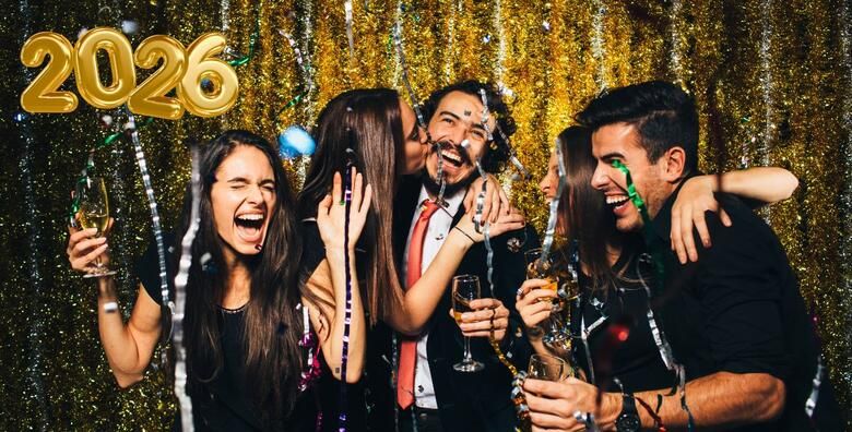 NOVOGODISNJI DOCEK u Hotelu Sport 4  ALL INCLUSIVE docek 2026 uz bogatu veceru zivu muziku slatko  vocni stol i pjenusac u ponoc za 1 osobu