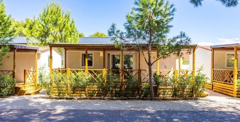 Amadria Park Camping 4  Sibenik  prvomajski praznici za dvoje i 3 djece u mobilnoj kucici uz koristenje unutarnjeg Aquaparka