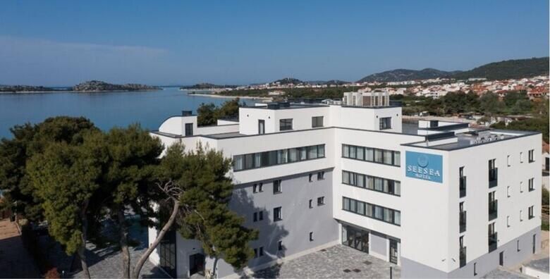 Aktivni odmor u Vodicama SeeSea Hotel 4  2 nocenja s polupansionom za 2 odrasle osobe  gratis paket za 2 djece do 17 99 godina