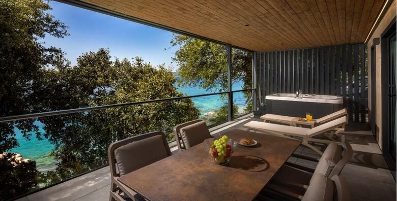 Pedikura i manikura - Akcija, popust i sniženje. (ponuda: 261100)