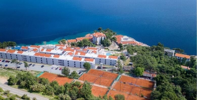 Pedikura i manikura - Akcija, popust i sniženje. (ponuda: 261110)