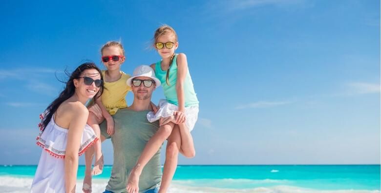 STARIGRAD PAKLENICA  obiteljska uzivancija nadomak plaze uz 2 3 ili 5 noci s doruckom za 3 do 4 osobe u Hotelu Rivijera 3 