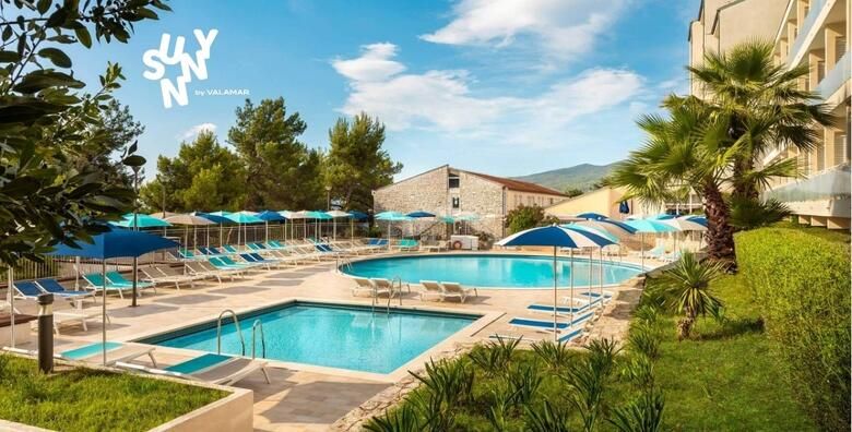 Obiteljski odmor u Sunny Rabac by Valamar  2 nocenja s punim pansionom za do 3 osobe uz vanjski bazen i obiteljske sadrzaje