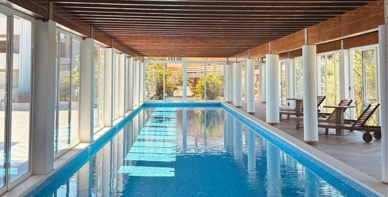 Proljece u Aparthotelu Plat 4  odmor za 2 osobe i 1 dijete u ekskluzivnim sobama smjestenima izvan gradske vreve uz unutarnji i vanjski grijani bazen i teretanu