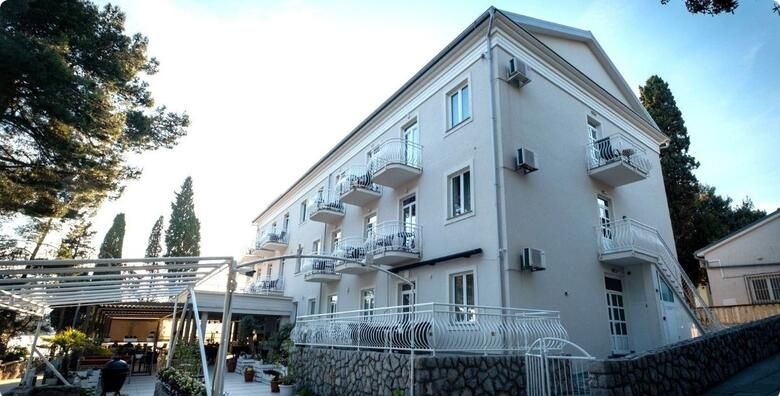 Proljece u Hotelu Bor 3  Krk  2 nocenja s doruckom ili polupansionom za 2osobe  gratis paket za 1 dijete u samoj blizini mora