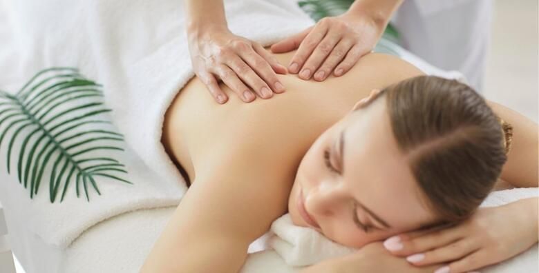 Opustanje uz masazu cijelog tijela koja potice cirkulaciju i limfnu drenazu te smanjuje stres i umor u Dahlia Beauty studio