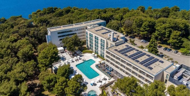 Obiteljski bijeg u Park Plaza Arena 3  Pula  2 nocenja s polupansionom za 2 odraslih i gratis paket za do 2 djece uz masazu koristenje saune i teretane