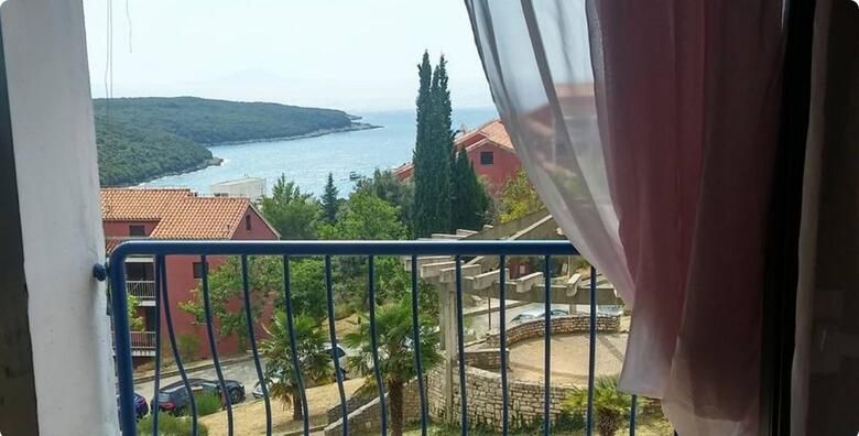 LJETO U DUGOJ UVALI  opustite se u Istri uz 7 nocenja za 3 do 5 osoba u Apartmanima Unija smjestenim tek 300 metara od plaze