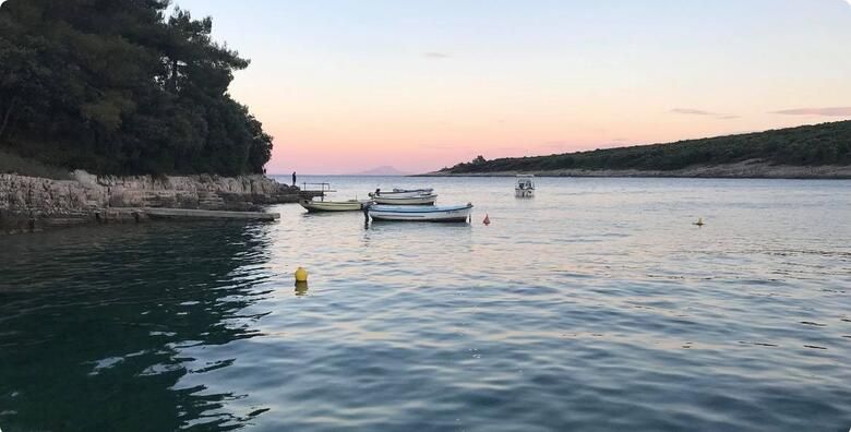 ISTRA Apartmani Unija  suncani odmor od 3 nocenja za 3 do 5 osoba u Dugoj uvali u apartmanima samo 300 m od plaze