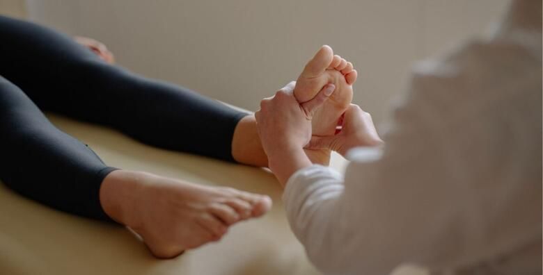 Refleksoterapija stopala za bolje zdravlje i ravnotezu u trajanju od 60 ili 90 minuta u Studiju ljepote Manuela